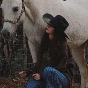 Meet your Posher, Isabella